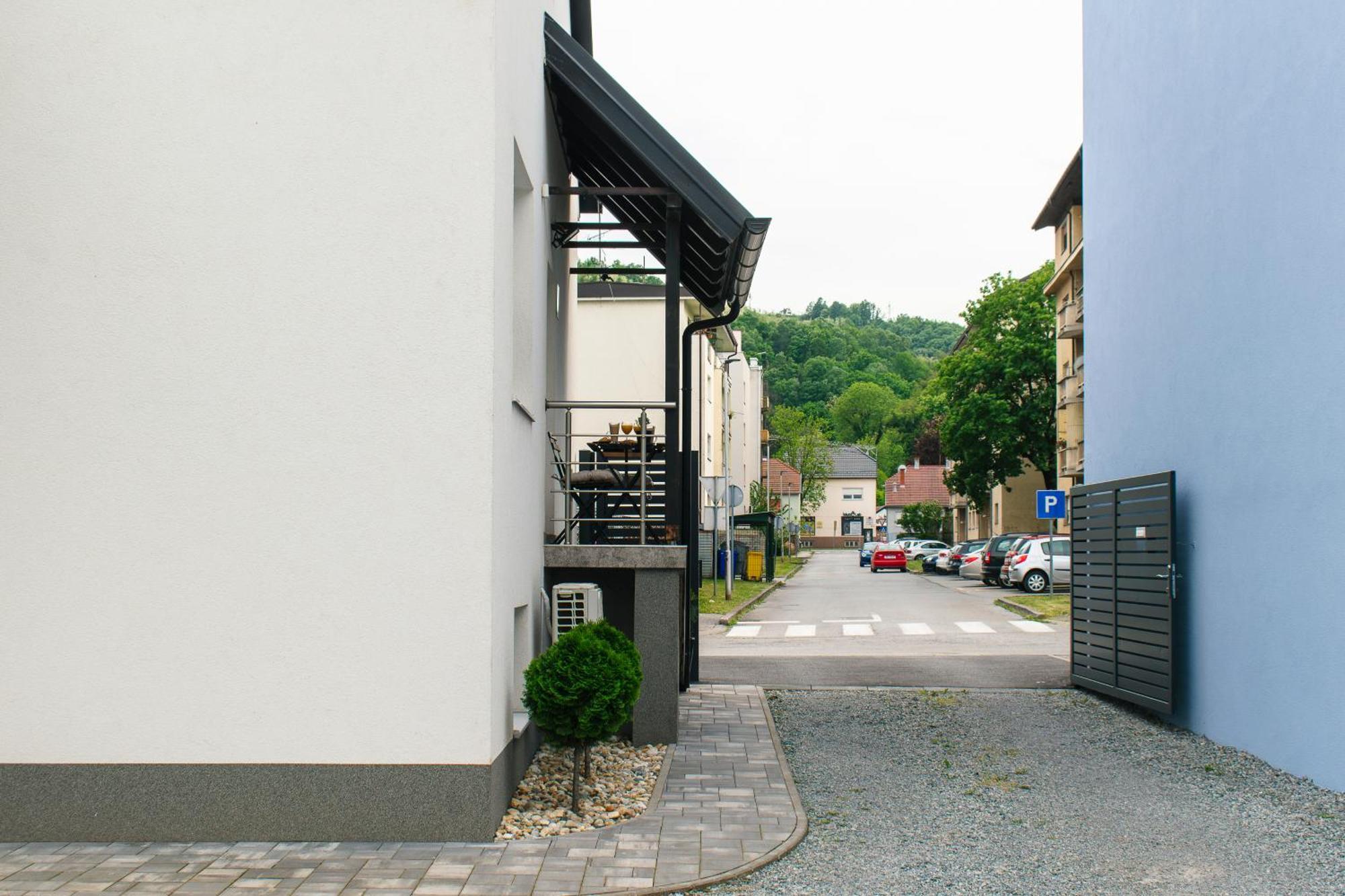Goodlife Studio Apartment Pozega Extérieur photo