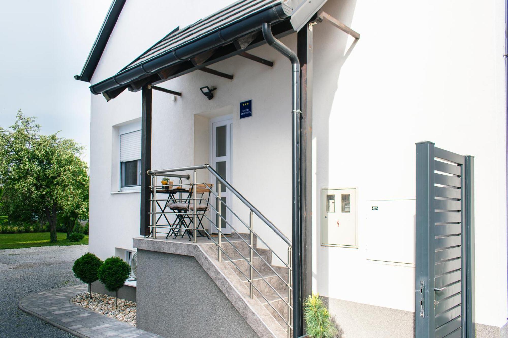 Goodlife Studio Apartment Pozega Extérieur photo