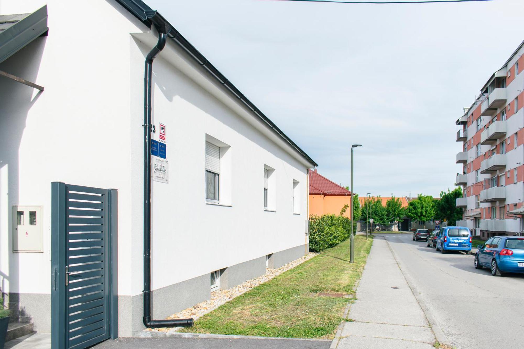 Goodlife Studio Apartment Pozega Extérieur photo